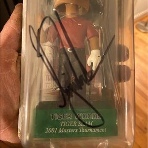 Signed 2001 masters winner TIger Woods bobble